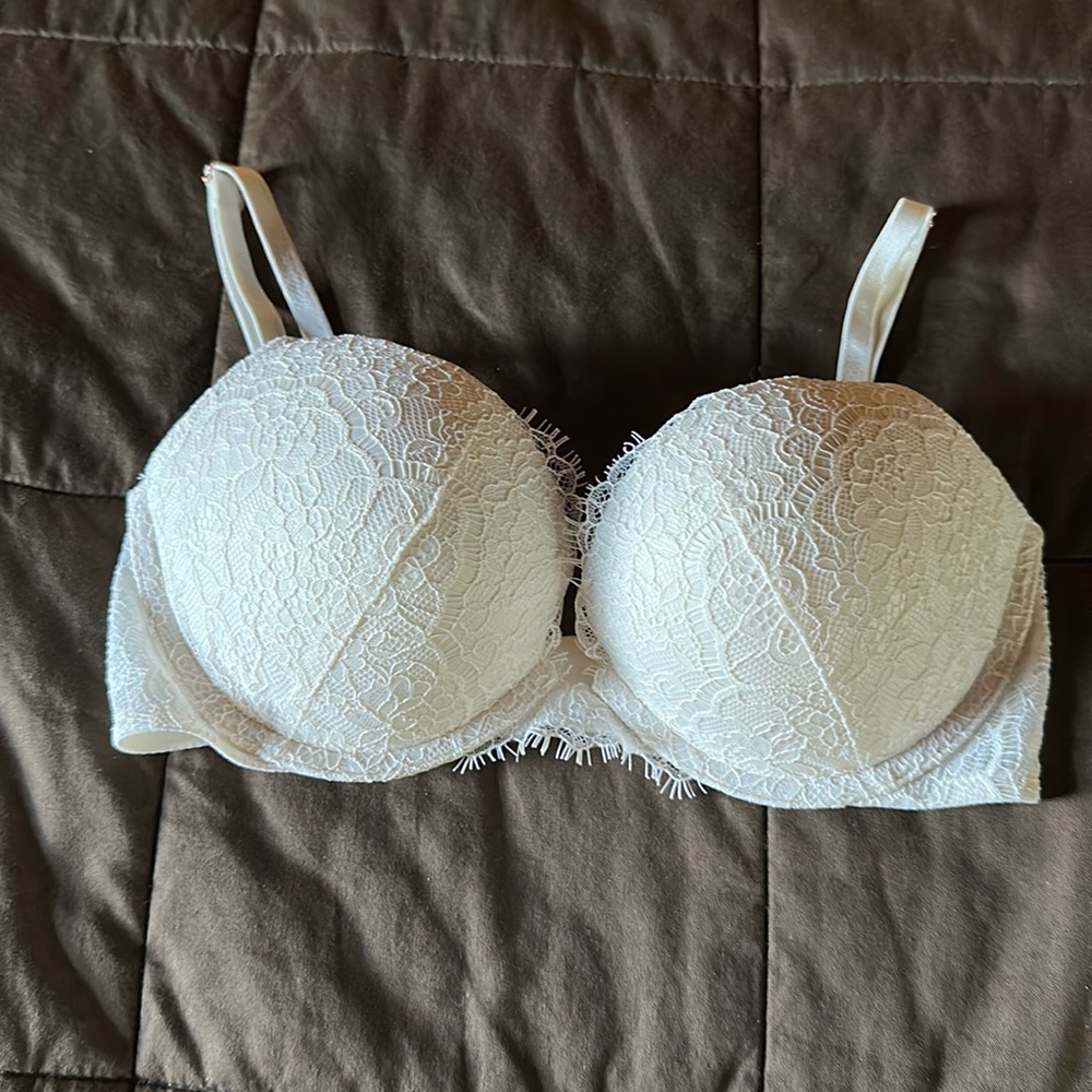 Victoria’s Secret Dream Angels Eyelash Lace Push Up Bra